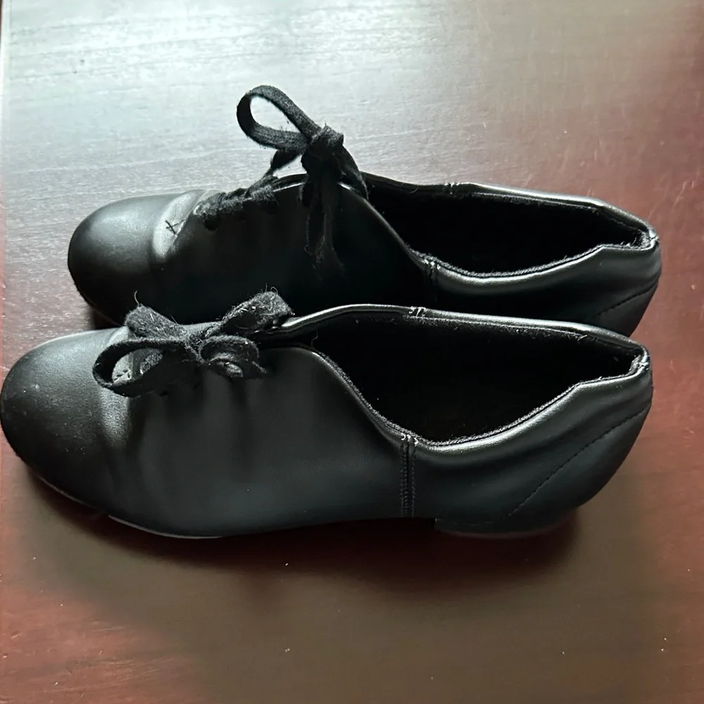 Kids size 2 1/2 Tap Capezio Black Lace-Up tap shoes